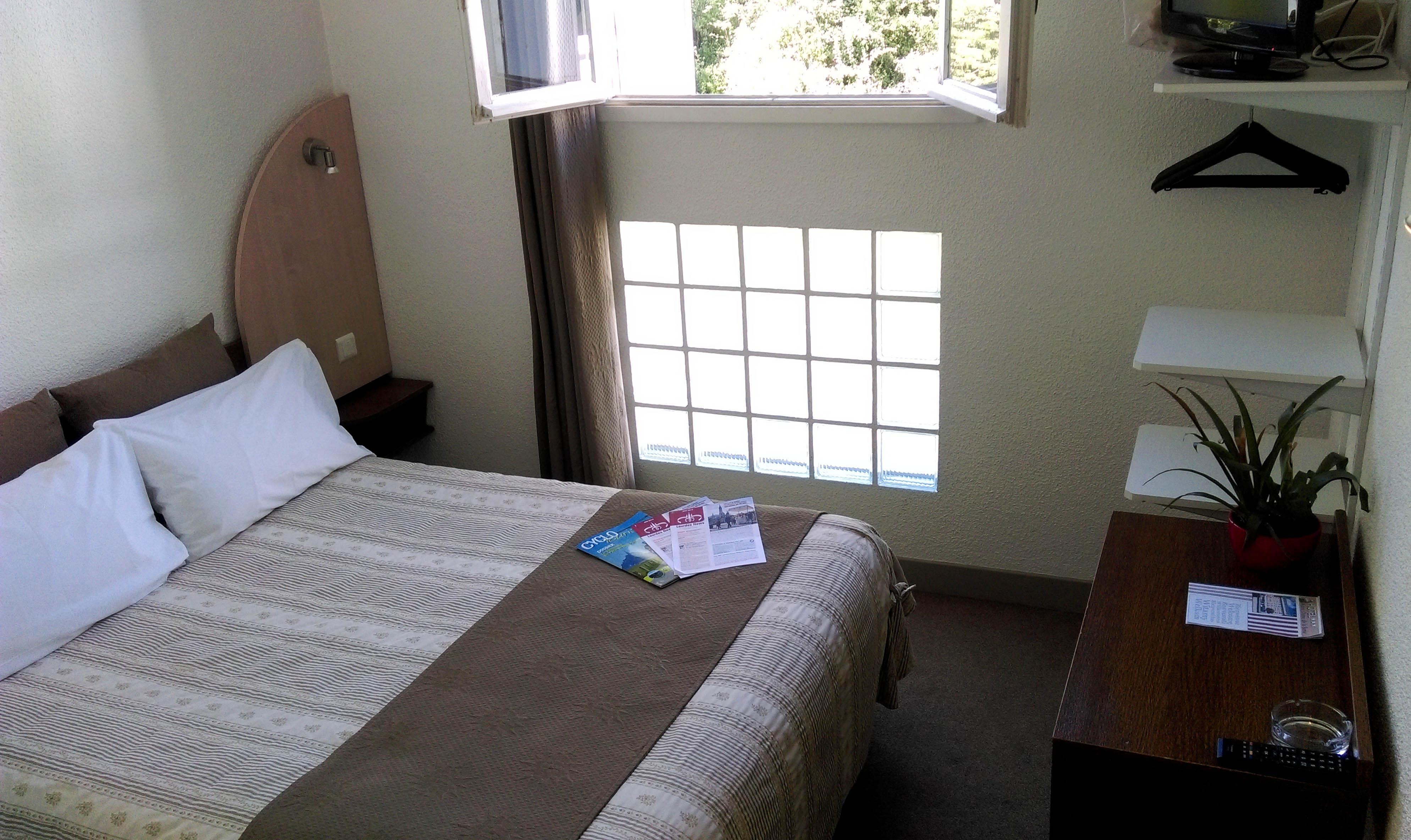 Hotel Adonis Lourdes - Notre Dame De La Sarte Esterno foto
