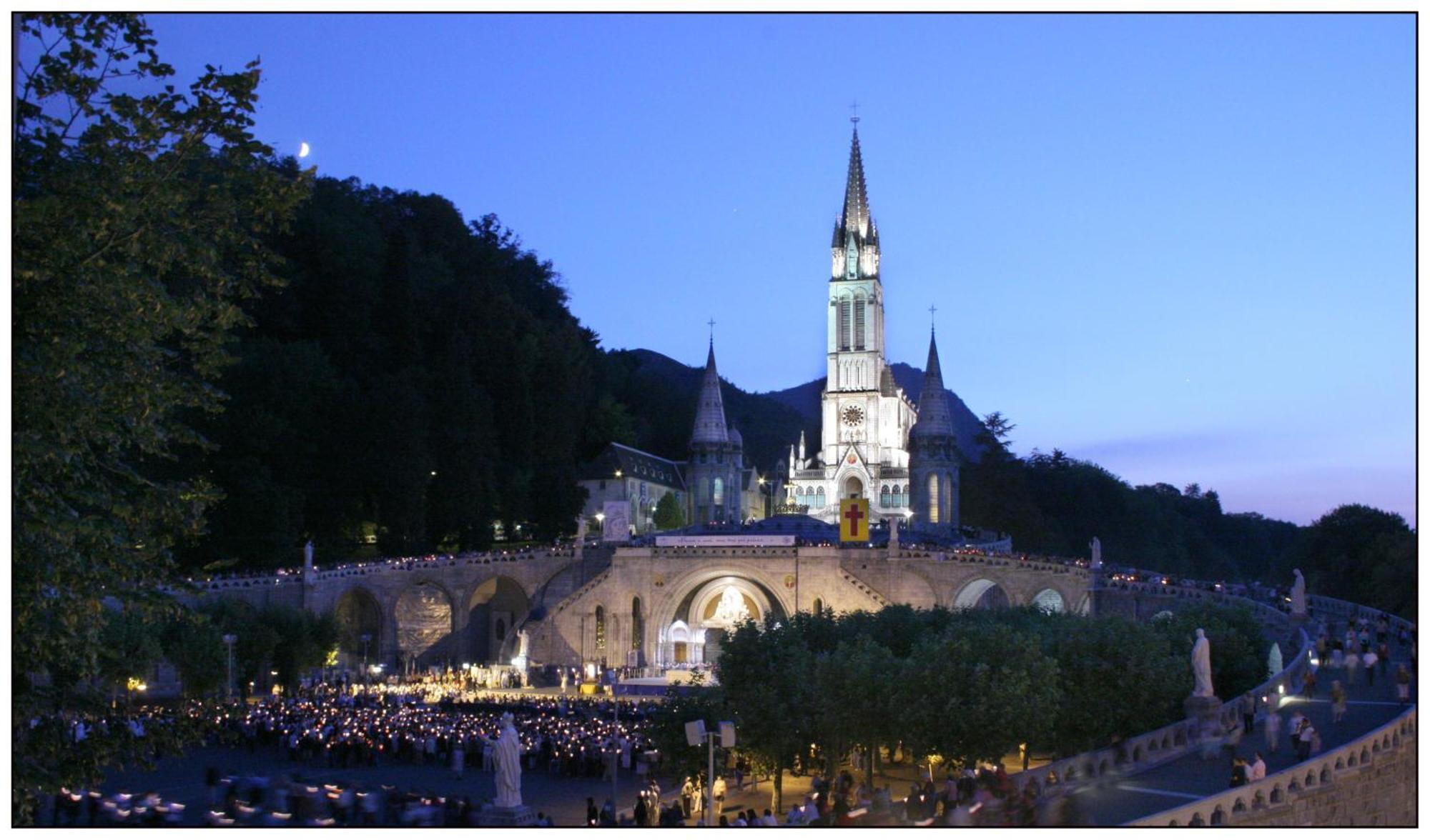 Hotel Adonis Lourdes - Notre Dame De La Sarte Esterno foto